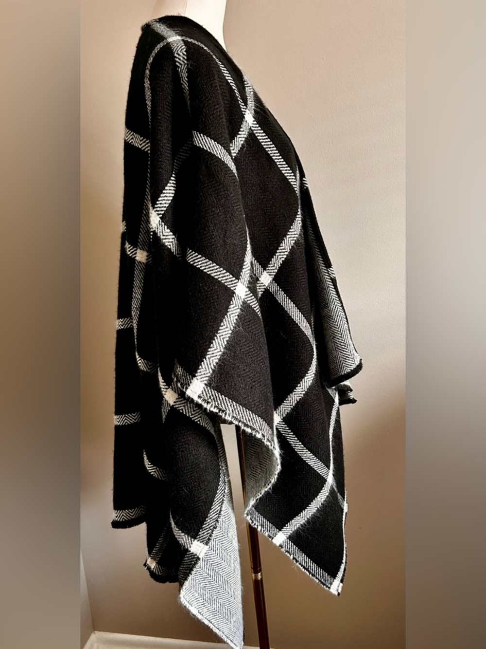 NWT Lauren Ralph Lauren Reversible Herringbone/Check Ruana/Wrap - Picture 8 of 10